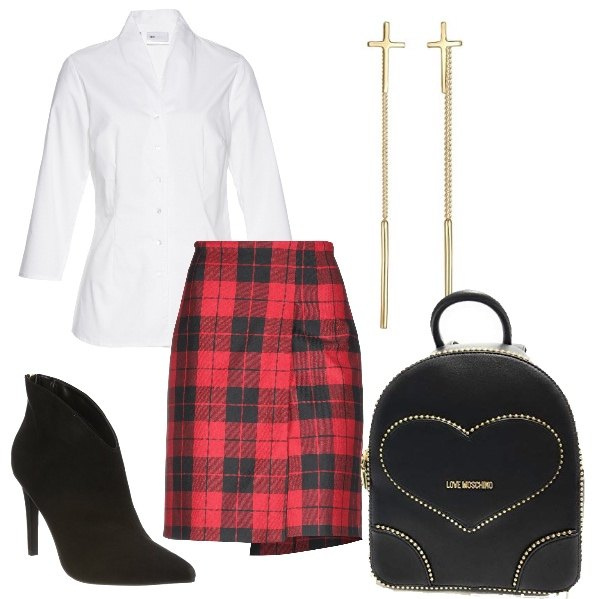 Outfit donna - College mood. Stile Rock per Scuola/Università. Abbinamento con camicie, gonna al ginocchio fantasia con zip interno foderato in flanella, scarpe con tacco nero, orecchini, zaino nero.