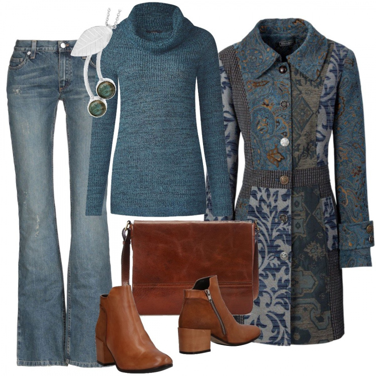 Outfit donna - Con il cappottino damascato. Stile Basic per Tutti i giorni. Abbinamento con cappotti, jeans bootcut, stivaletti, felpa multicolore e blu, borsa a tracolla marrone, ciondoli.