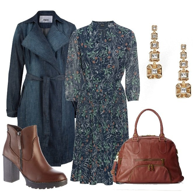 Outfit donna - Il trench denim. Stile Trendy per Serata fuori. Abbinamento con pantaloni, soprabito a portafoglio nero, stivaletti, borsa a mano marrone, orecchini pendenti con pietra farfalla oro.