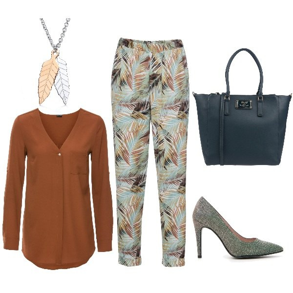 Outfit donna - Autumn is coming. Stile Trendy per Ufficio. Abbinamento con camicie, pantalone marrone, borsa a mano maxi con zip interno foderato in pelle sintetica tinta unita, décolleté con tacco alto, ciondolo in oro bianco rosa e bianco.