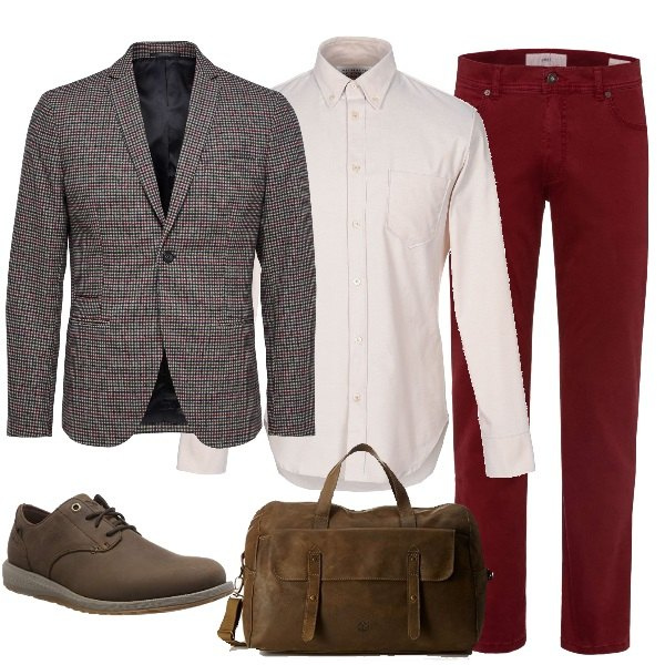 Outfit uomo - Ufficio trendy casual. Stile Trendy per Ufficio. Abbinamento con giacca beige, camicia piqué a maniche lunghe in cotone tinta unita, pantaloni, borsa a mano, scarpe stringate.