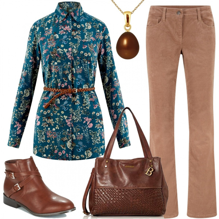 Outfit donna - La camicetta a fiori. Stile Basic per Tutti i giorni. Abbinamento con pantaloni, stivaletti marrone, tunica, shopping bag, collana in oro giallo marrone.
