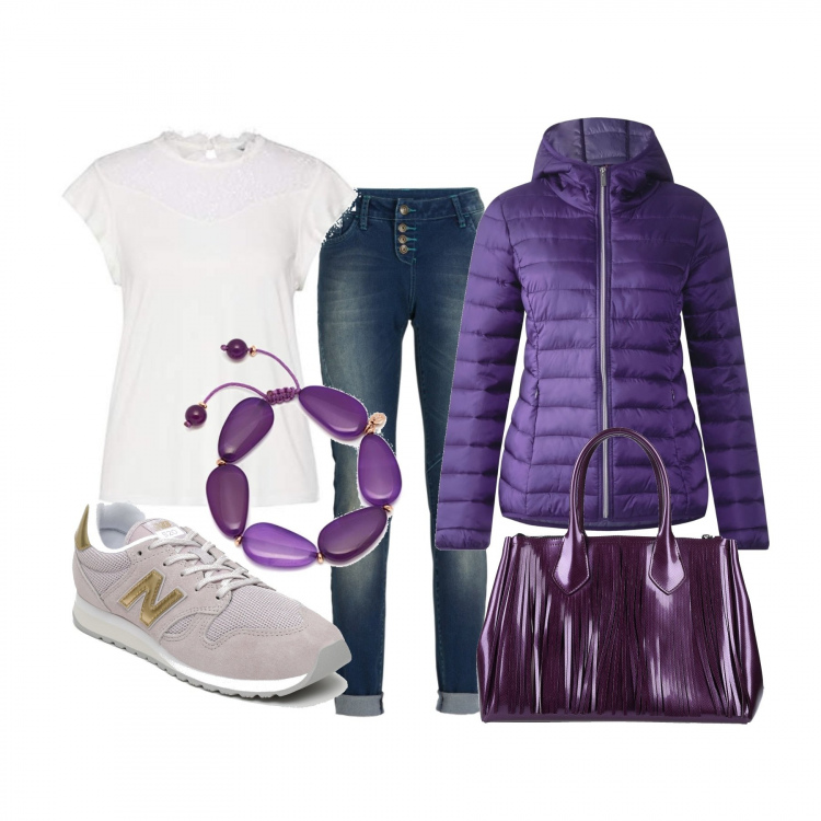 Outfit donna - Trapuntino viola con cappuccio. Stile Basic per Tutti i giorni. Abbinamento con jeans boyfriend, borse a mano, sneakers contrasto effetto scamosciato con punta tonda rosa, cappotto viola, top, bracciale rosa.