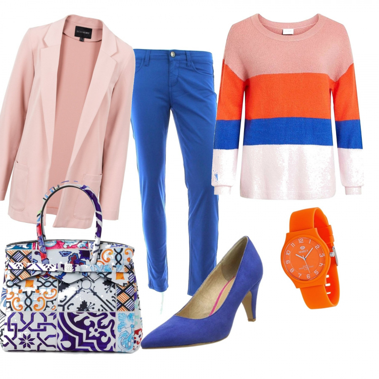 Outfit donna - Basic #17069. Stile Basic per Tutti i giorni. Abbinamento con vestiti corti, pantalone nero e blu, maglione a righe multicolore, borsa con stampa a clip bianco e multicolore, scarpe con tacco blu, orologio.
