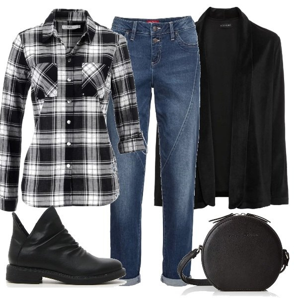 Outfit donna - Moda comoda. Stile Basic per Tutti i giorni. Abbinamento con camicie, jeans in denim blu, blazer, stivaletti, borsa a tracolla in denim nero.