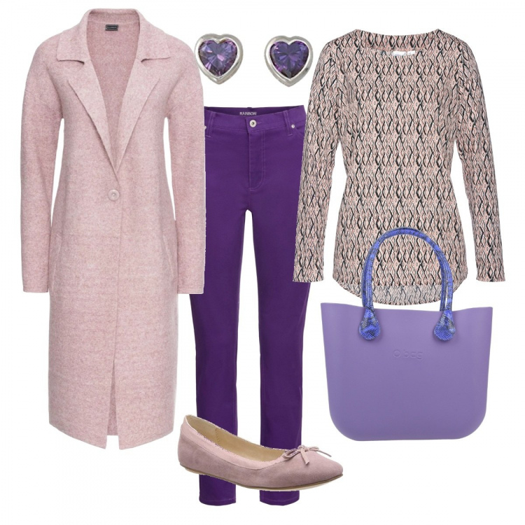 Outfit donna - Oggi viola e rosa cipria. Stile Basic per Tutti i giorni. Abbinamento con cappotti, blusa spacchi laterali fantasia con scollo lunga rosa, pantalone skinny vita alta viola, borse a mano, ballerine, orecchini.