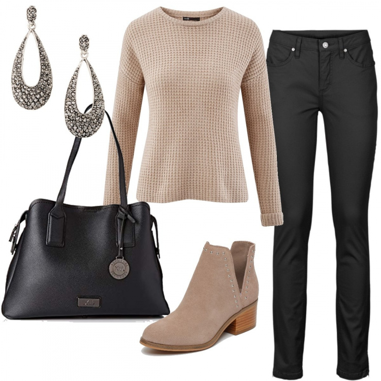 Outfit donna - Basic per l’ufficio. Stile Basic per Tutti i giorni. Abbinamento con jeans, orecchini, tronchetti interno in tessuto, maglione lavorato a maglia con scollo e polsini beige, borse a spalla.