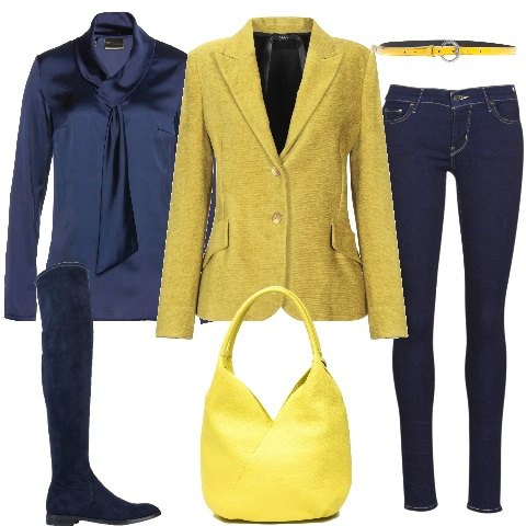 Outfit donna - Bocciolo. Stile Trendy per Ufficio. Abbinamento con tunica effetto satinato blu, giacca, stivali effetto scamosciato con zip e punta tonda tinta unita, jeans skinny, cinture, borsa.