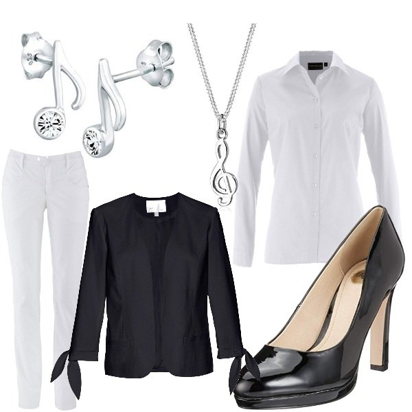 Outfit donna - Il Direttore Artistico. Stile Chic Abbinamento con pantaloni, camicie, blazer con spalline nero, scarpa col tacco, orecchini, ciondolo.