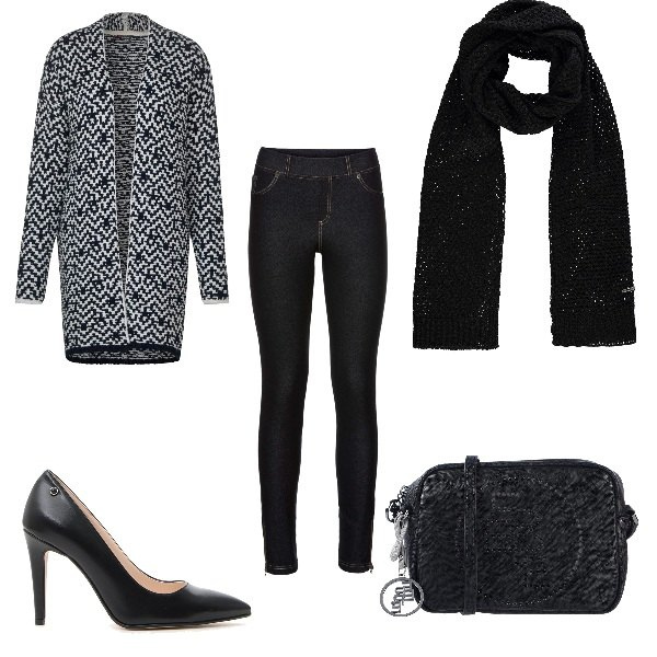 Outfit donna - Curvy Style. Stile Trendy per Tutti i giorni. Abbinamento con jeggings, borsa a tracolla mini con zip interno foderato tinta unita, cardigans, décolleté, sciarpe.