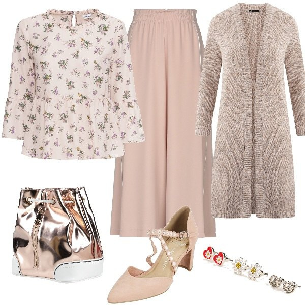 Outfit donna - Natale in Rosa. Stile Basic per Tutti i giorni. Abbinamento con tunica con volant e ruches beige, tute, pantalone con bande laterali senza tasche crêpe, zaini, cardigans, scarpa col tacco.