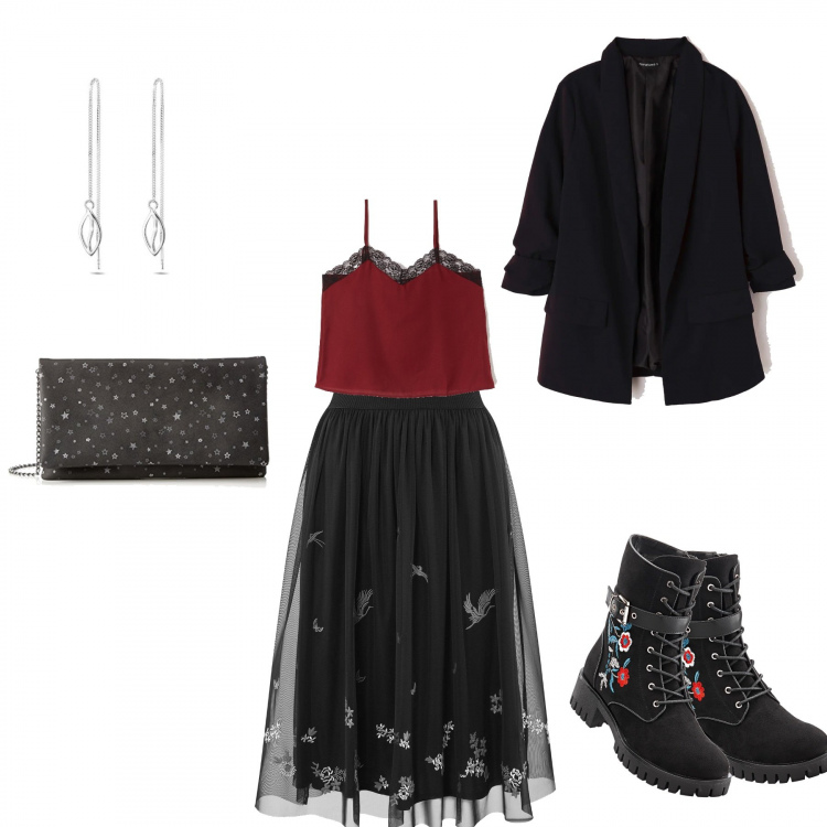 Outfit donna - Curvy Natale taglia 50. Stile Trendy per Serata fuori. Abbinamento con stivali, top con pizzo contrasto tinta unita bordeaux, giacca, gonne longuette, orecchini, clutch.