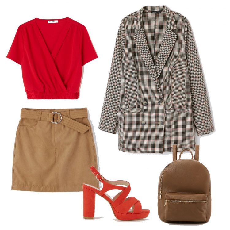 Outfit donna - Terranova primaverile. Stile Urban per Tutti i giorni. Abbinamento con blusa, giacca doppiopetto lunga fantasia rosso, zaino con manico effetto martellato con zip in ecopelle tinta unita, minigonne, sandali col tacco.