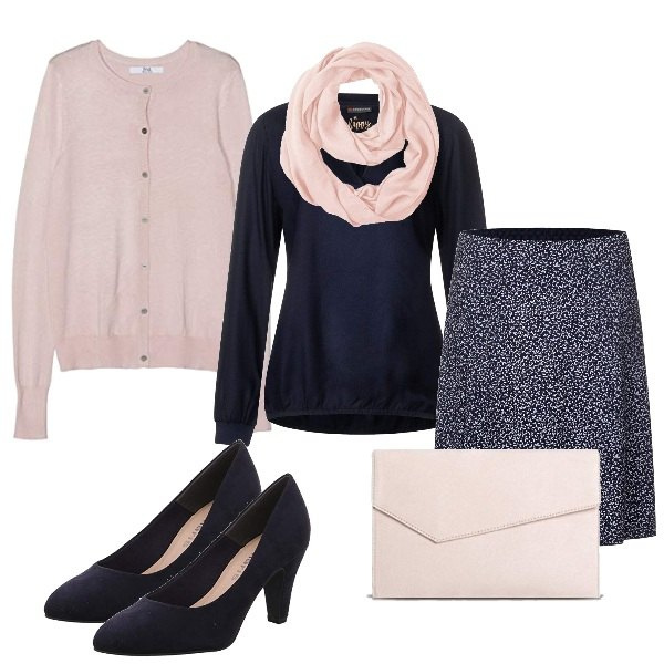 Outfit mujer - Entrevista de trabajo. Estilo Basic para Oficina. look ideal para Tall/Alta. Combinación con gonna blu, blusa blu, zapatos de tacón navy, cardigan rosa, clutch rosa, sciarpa rosa.