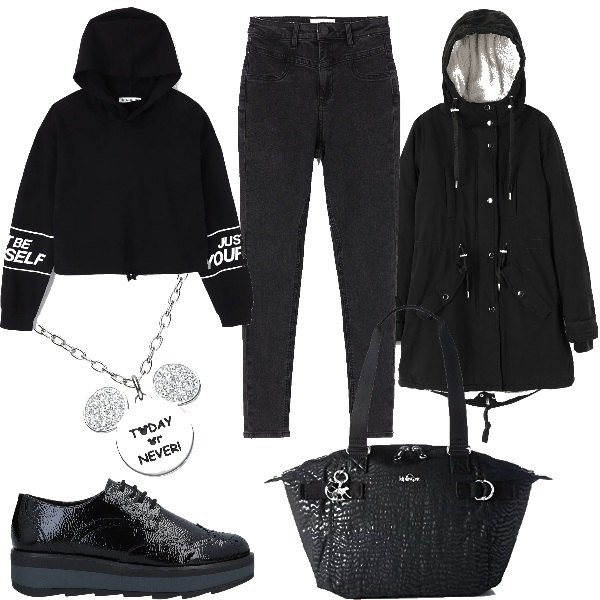 Outfit donna - Maglia tinta unita. Stile Basic per Scuola/Università. Abbinamento con zeppe, parka tinta unita nero, t-shirt, jeggings, borsa a mano, collana con strass girocollo.