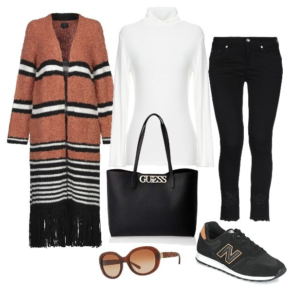 Outfit mujer - Flecos y rayas. Estilo Trendy para Todos los días. Combinación con borsa a mano tote nero, gafas de sol y monturas para gafas graduadas, sneakers, top jersey, pantalone in denim, jerséis.