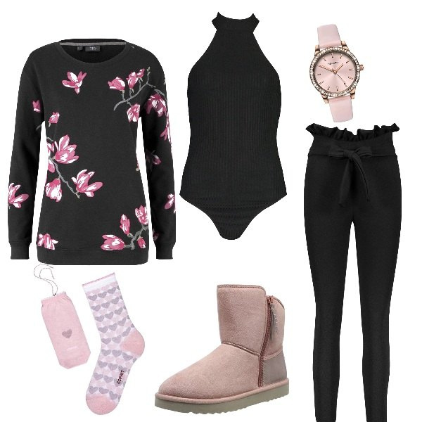 Outfit donna - Io resto in casa 4. Stile Basic per Tutti i giorni. Abbinamento con felpe, pantaloni skinny, body a coste con scollo nero, stivaletti, orologi analogici, calzini.