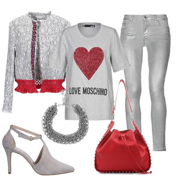 Outfit donna - Con il cuore. Stile Trendy per Tutti i giorni. Abbinamento con blazer, jeans vita bassa con zip in denim tinta unita, t-shirt, stivaletti, braccialetti, borsa a spalla.