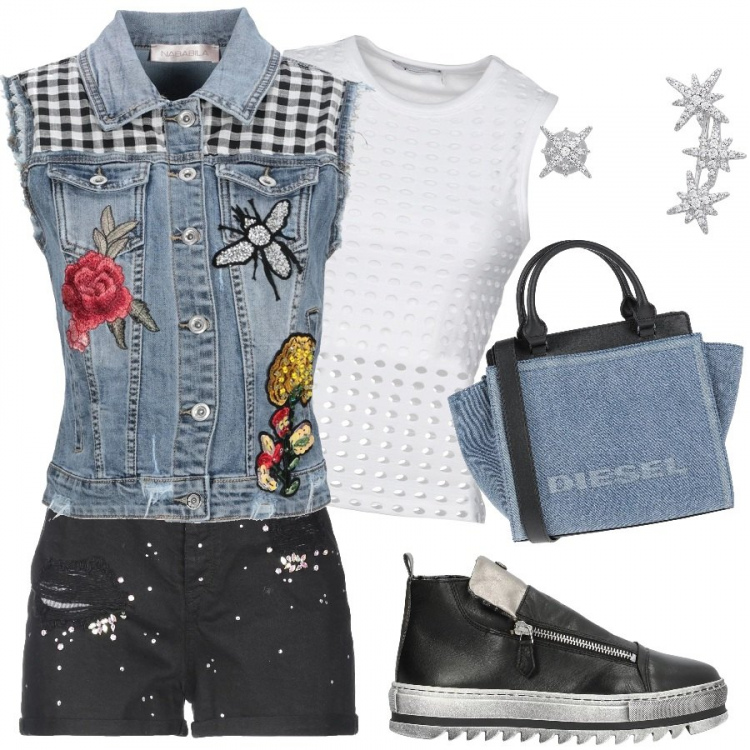 Outfit mujer - Be Different, Be YOU. Estilo Urban para Todos los días. Combinación con sneakers, top, borsa a tracolla in denim, giubbino in denim, shorts in denim, pendientes.