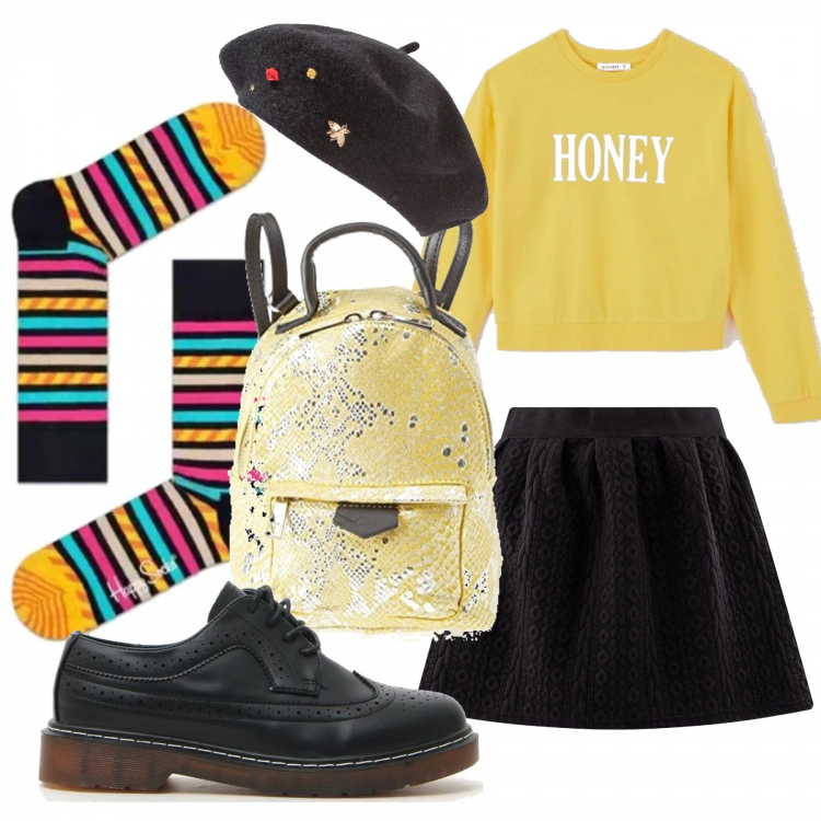 Outfit donna - Stripes socks. Stile Urban per Tutti i giorni. Abbinamento con cappelli e berretti, felpe, calzini, minigonne, scarpe stringate, zaini.