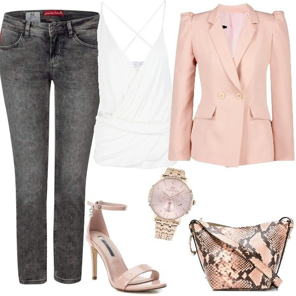Outfit mujer - Rosa para la oficina. Estilo Chic para Oficina. Combinación con vaqueros, reloj, sandalias, blazer, top.