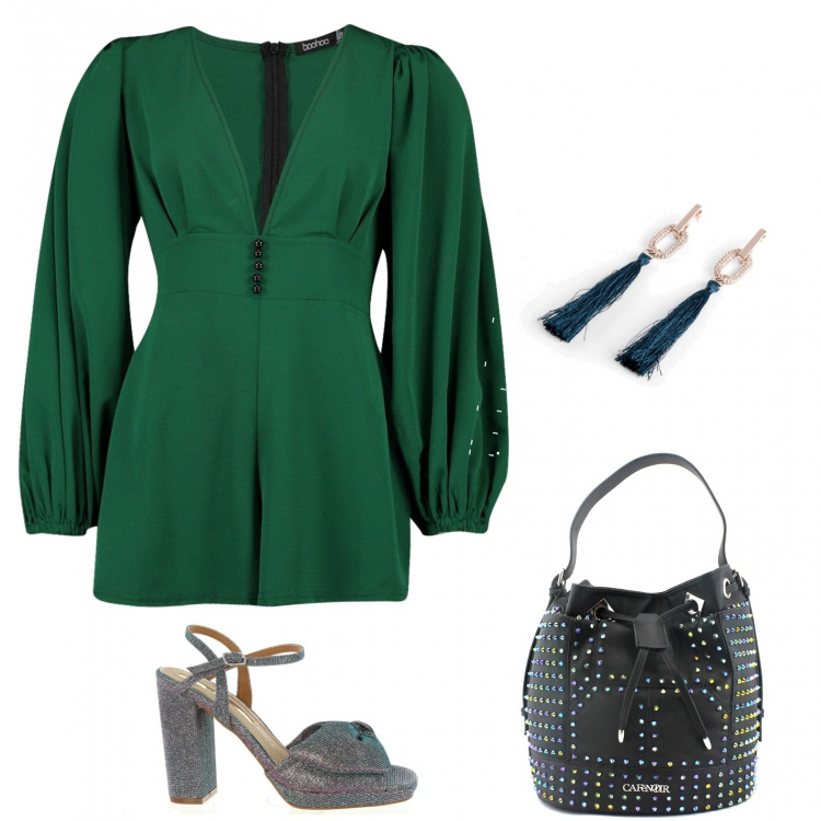 Outfit donna - Sexy #4547. Stile Sexy per Serata fuori. Abbinamento con orecchini, tuta corta, borsa a mano, sandali in pelle.