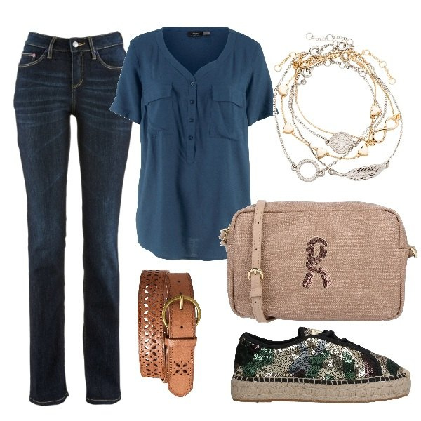 Outfit donna - Jeans e camicia morbida curvy. Stile Basic per Tutti i giorni. Abbinamento con jeans dritti, braccialetti con ciondoli, camicie a manica corta, cinture, sneakers, borse a spalla.