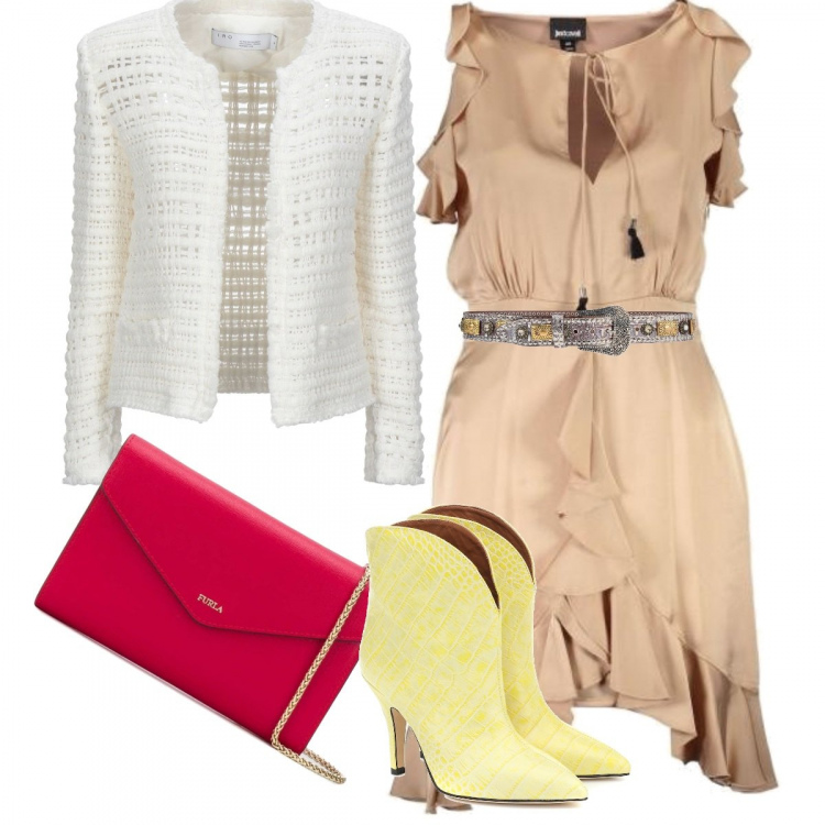 Outfit donna - Furla competition. Stile Trendy per Tutti i giorni. Abbinamento con borse a spalla, cintura, blazer, vestiti corti, stivaletti.
