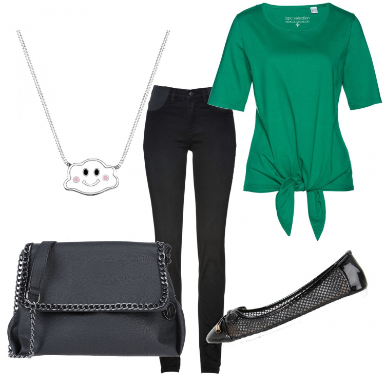 Outfit donna - La mia t-shirt. Stile Basic per Tutti i giorni. Abbinamento con jeans skinny, pullovers, borse a spalla, sandali con tacco, collane.