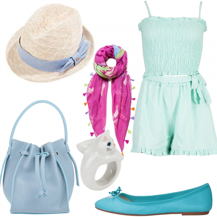 Outfit femme - Plat et plage. Style Basique pour Plage. Assortir avec sac à main, short, bagues, ballerines, bonnets, foulard.