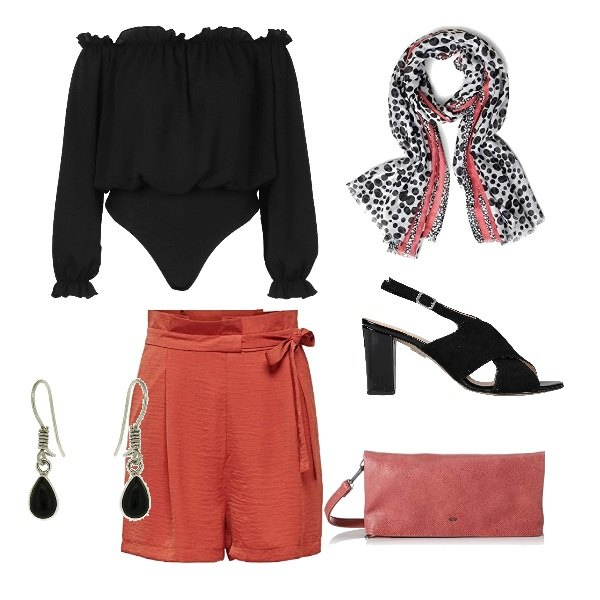 Outfit femme - Décontracté chic. Style Bon Ton pour Soirée dehors. Assortir avec short, body, sandales à talon, foulards, sac à main, boucles d'oreilles.