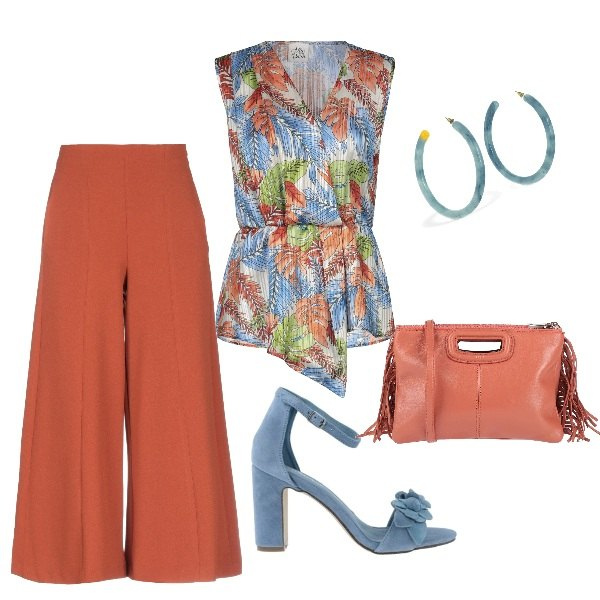 Outfit donna - Trendy in blu e marrone. Stile Trendy per Serata fuori. Abbinamento con top, pantaloni, borsa a mano, sandali col tacco, orecchini.