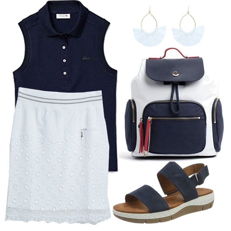 Outfit mujer - Camiseta cuello polo azul marino. Estilo Trendy para Todos los días. Combinación con sandalias, polo, bolso tote, minifaldas, pendientes.