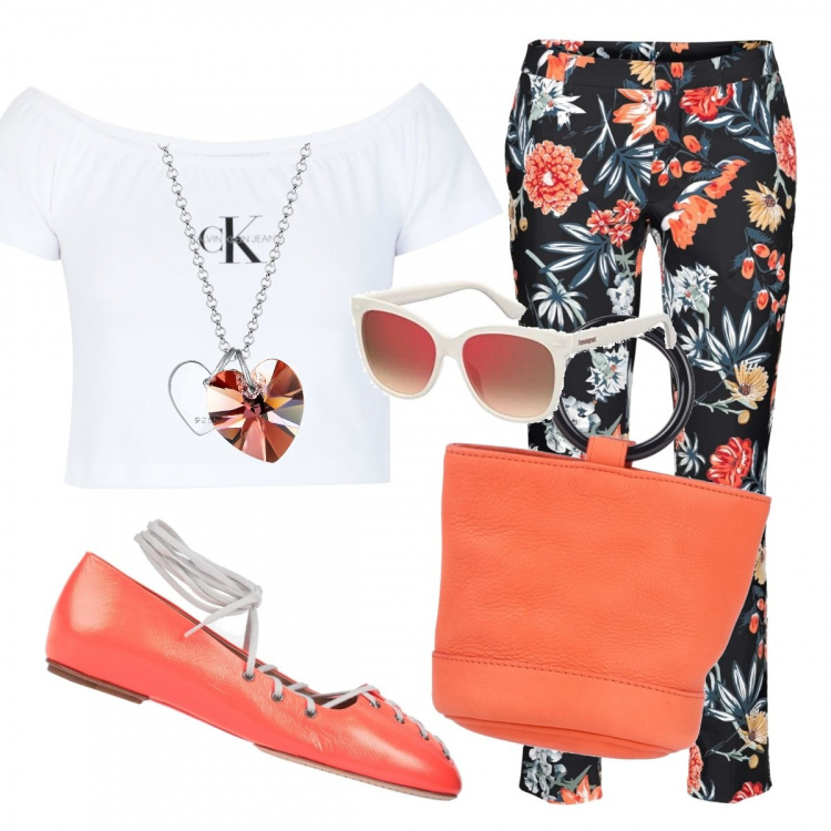 Outfit donna - Giretto alla fiera. Stile Trendy per Mare. Abbinamento con pantaloni, t-shirt, borse a mano, ballerine, ciondoli, occhiali da sole.