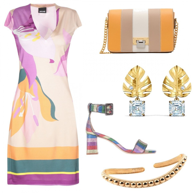 Outfit donna - Vestito chiaro e sandalo con tacco. Stile Bon Ton per Cerimonia. Abbinamento con vestiti corti, sandali col tacco, braccialetti, borse a spalla, orecchini.