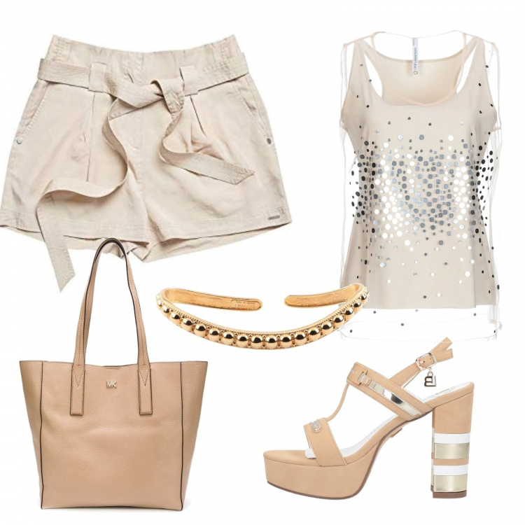 Outfit donna - Offerte di agosto. Stile Trendy per Serata fuori. Abbinamento con top, sandali in pelle, braccialetti, borse tote, shorts.