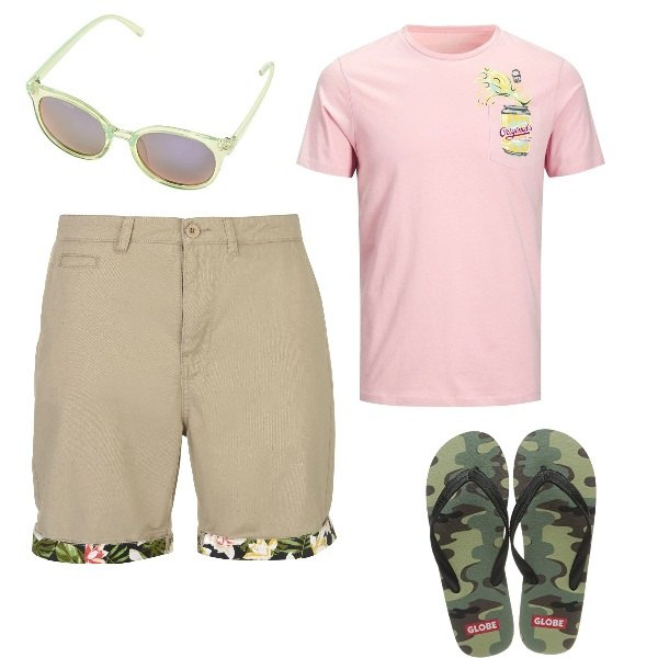 Outfit uomo - Mare low cost. Stile Trendy per Mare. Abbinamento con t-shirt, pantaloni corti, sandali, occhiali da sole.