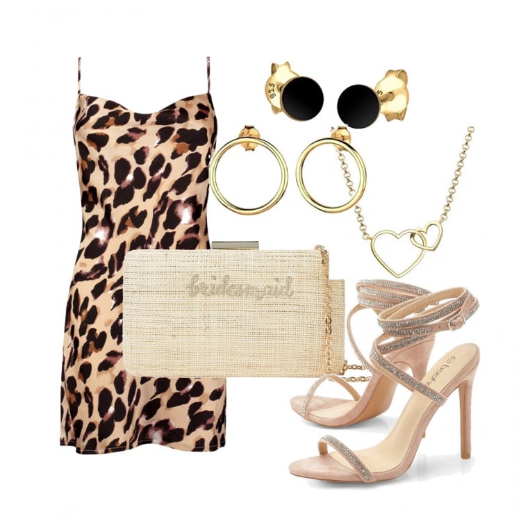 Outfit donna - Il tubino leo con i sandali. Stile Sexy per Serata fuori. Abbinamento con borse a mano, vestiti corti, sandali col tacco, orecchini, collane, orecchini.