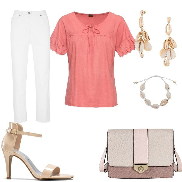 Outfit donna - Casual jeans e maglietta. Stile Basic per Tutti i giorni. Abbinamento con pantaloni, bluse, borse a tracolla, orecchini, sandali col tacco.