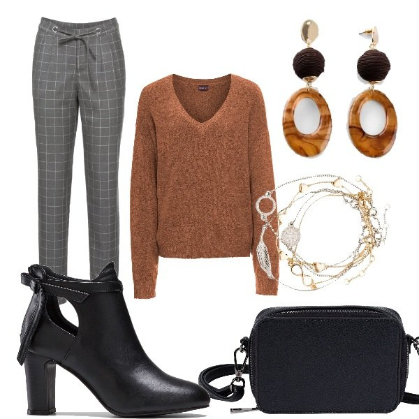 Outfit donna - Trendy street look. Stile Trendy per Tutti i giorni. Abbinamento con braccialetti con ciondoli, borse a tracolla, stivaletti, maglieria, pantaloni a palazzo, orecchini.