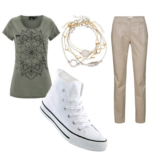 Outfit donna - Stile militare. Stile Trendy per Tutti i giorni. Abbinamento con pantaloni chino, t-shirt, braccialetti con ciondoli, sneakers alte.