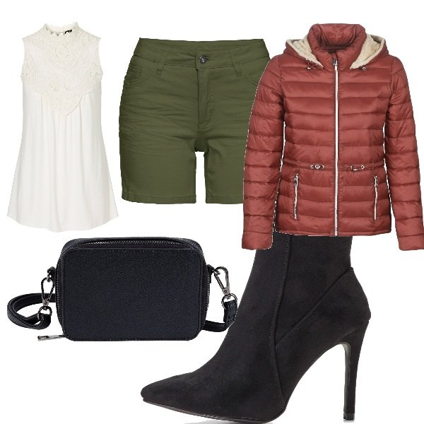 Outfit donna - Discopub. Stile Urban per Serata fuori. Abbinamento con borse a tracolla, top, gonne longuette, shorts, piumini.