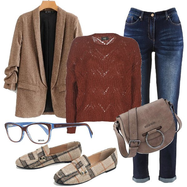 Outfit donna - Hipster mood in ufficio. Stile Trendy per Ufficio. Abbinamento con jeans boyfriend, maglioni, blazer, mocassini, borse a tracolla, occhiali.