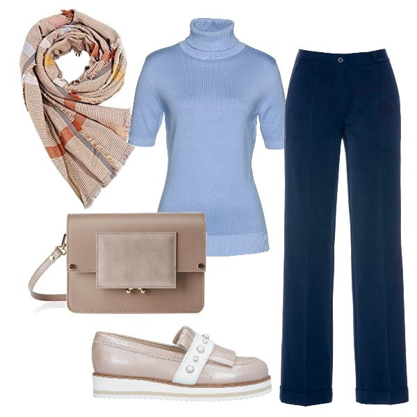Outfit donna - Il dolcevita celeste e i mocassini. Stile Bon Ton per Tutti i giorni. Abbinamento con mocassini, pantaloni, maglioni, borse a spalla, sciarpe.