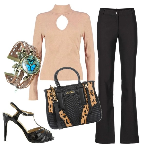 Outfit donna - Maglia con oblo\'. Stile Urban per Ufficio. Abbinamento con pantaloni, sandali.