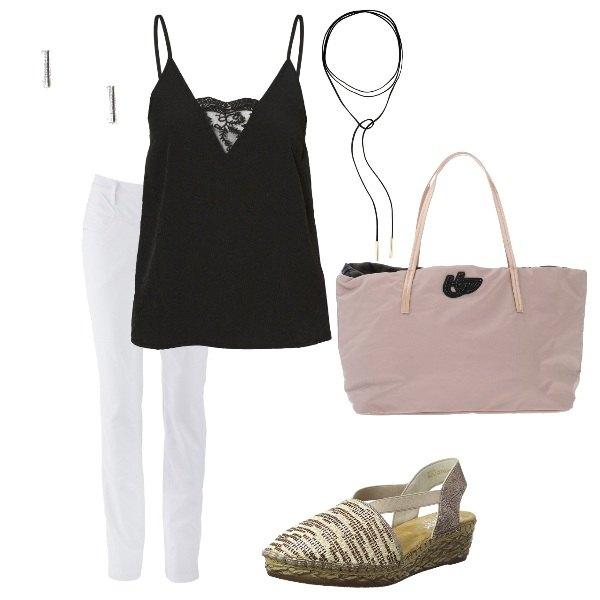 Outfit donna - Semplice ed Elegante. Stile Bon Ton per Serata fuori. Abbinamento con pantaloni, collana effetto scamosciato in pelle sintetica oro e nero, top con pizzo stretto con fasce nero.