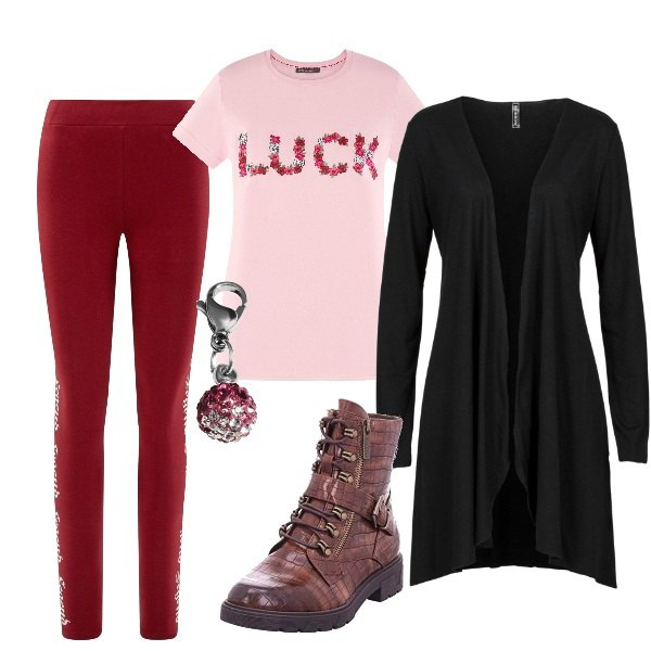 Outfit donna - Un po\' di luck!. Stile Trendy per Scuola/Università. Abbinamento con cardigans, t-shirt, stivaletti, leggings, ciondoli.