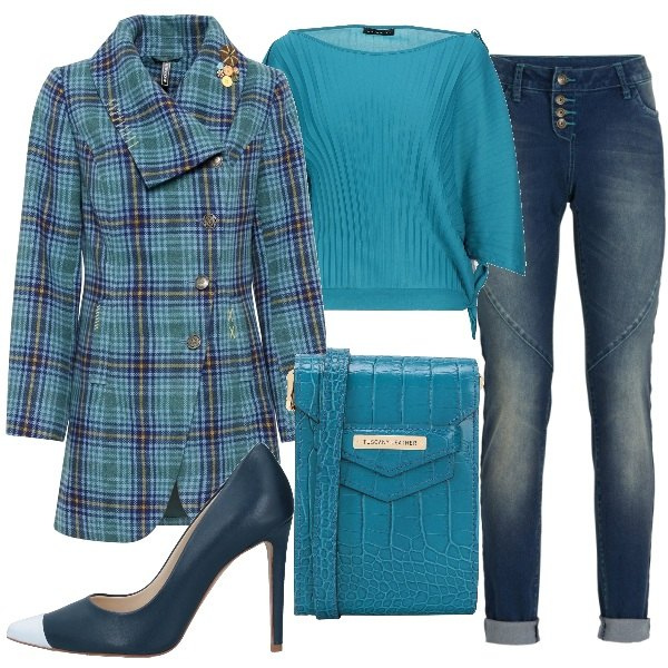 Outfit donna - Cappotto e tracolla. Stile Trendy per Tutti i giorni. Abbinamento con jeans boyfriend, cappotti, bluse, borse a tracolla, décolleté.
