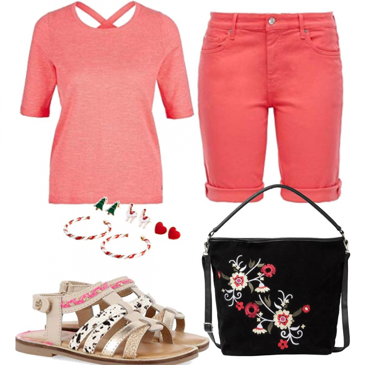 Outfit donna - T shirt e pantaloncino corto. Stile Basic per Tutti i giorni. Abbinamento con costumi interi, borse a tracolla, jeans, sandali, pullovers.