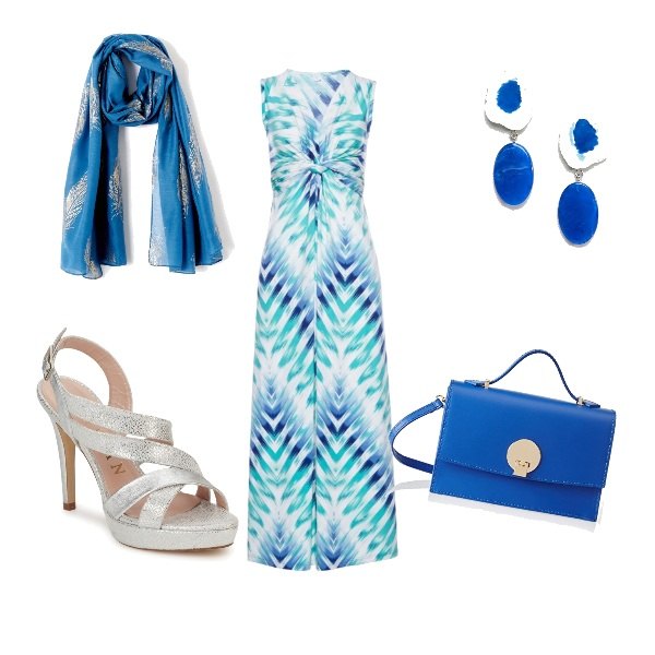 Outfit donna - Mi vesto con il mare. Stile Chic per Mare. Abbinamento con vestiti, sandali, orecchini, foulard fantasia argento.